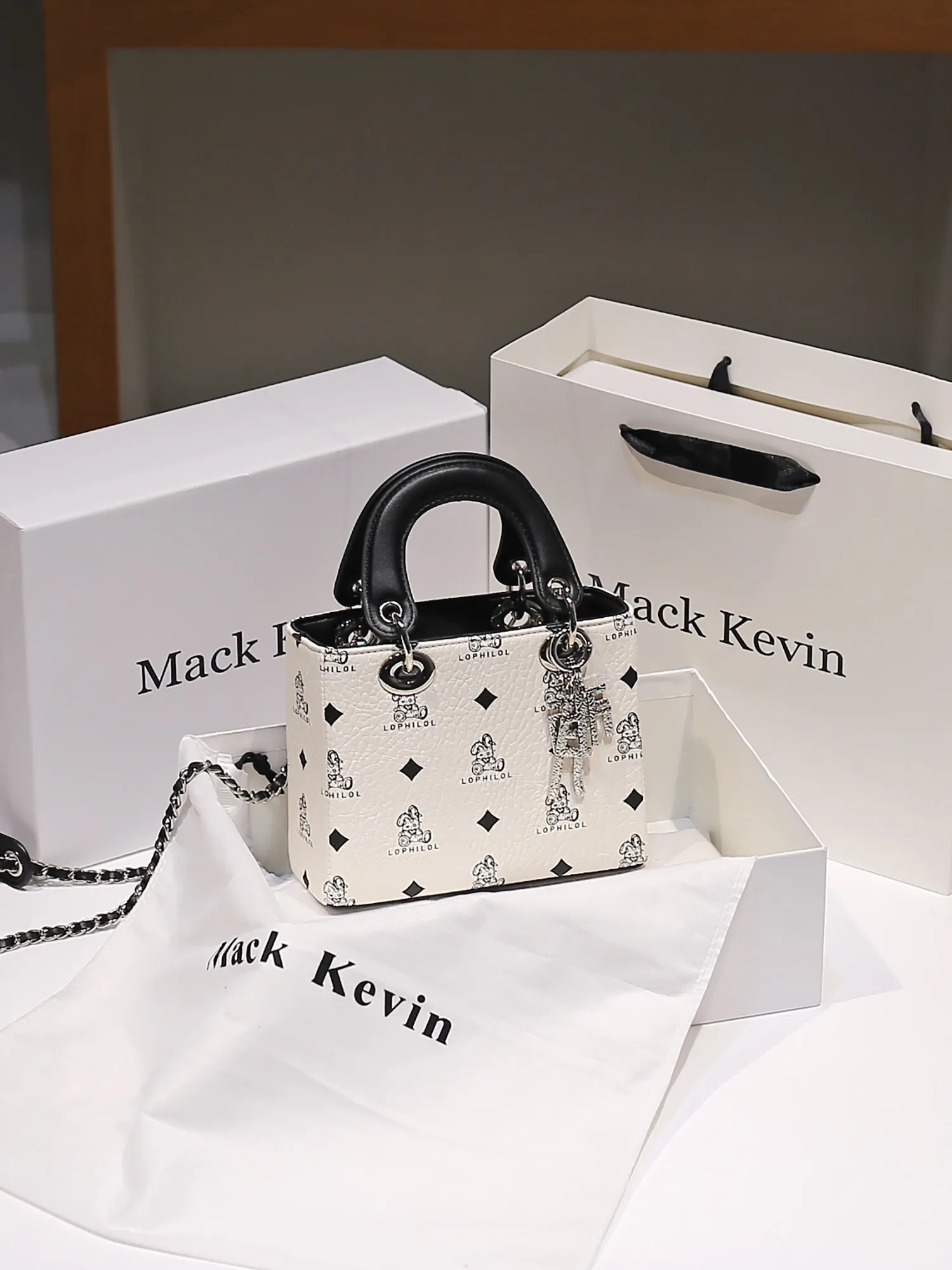 

Модная и роскошная квадратная сумка-клатч с уникальным цветочным принтом и премиальной цепочкой, новая трендовая женская сумка через плечо 2026 года