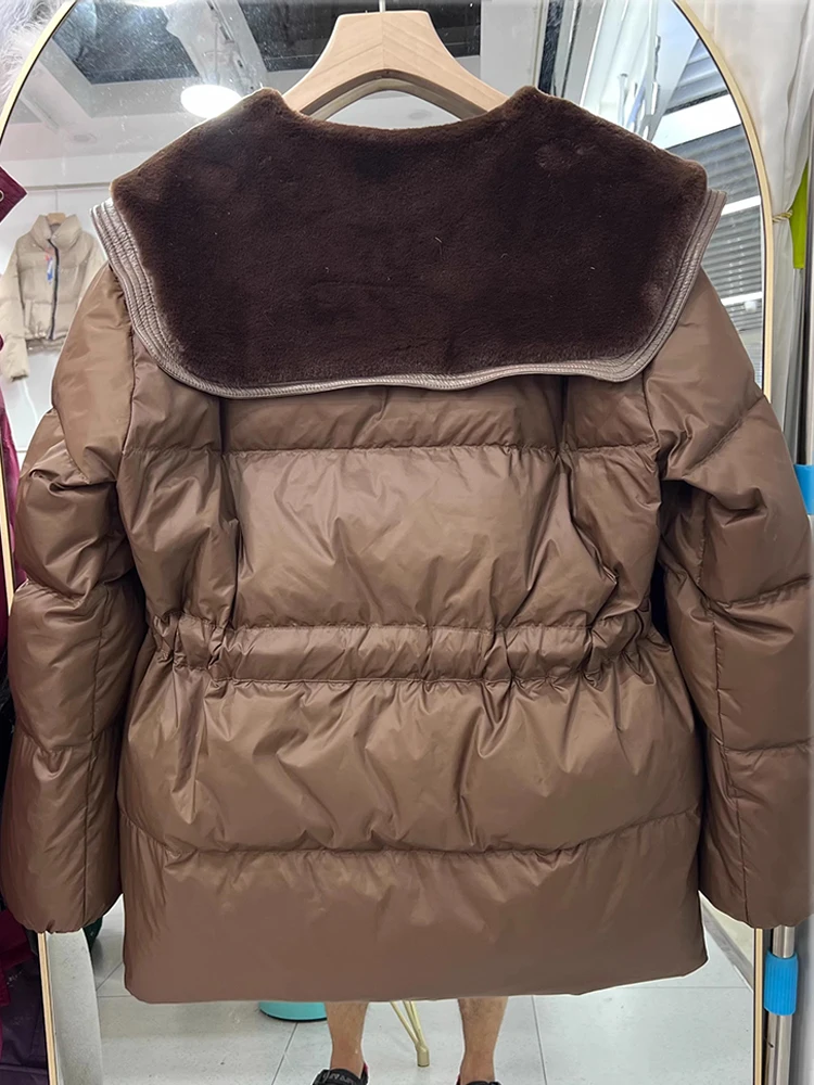 Cappotto ispessito slim-fit con cintura di media lunghezza di alta qualità 2025 da donna Nuovo inverno elegante piumino d'anatra bianco di nuova moda