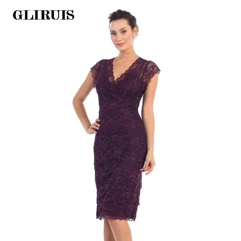 

2022 Sheath Purple Cap Sleeves Mother of the Bride Dresses Knee Length Wedding Guest Short Gowns Lace V Neckline