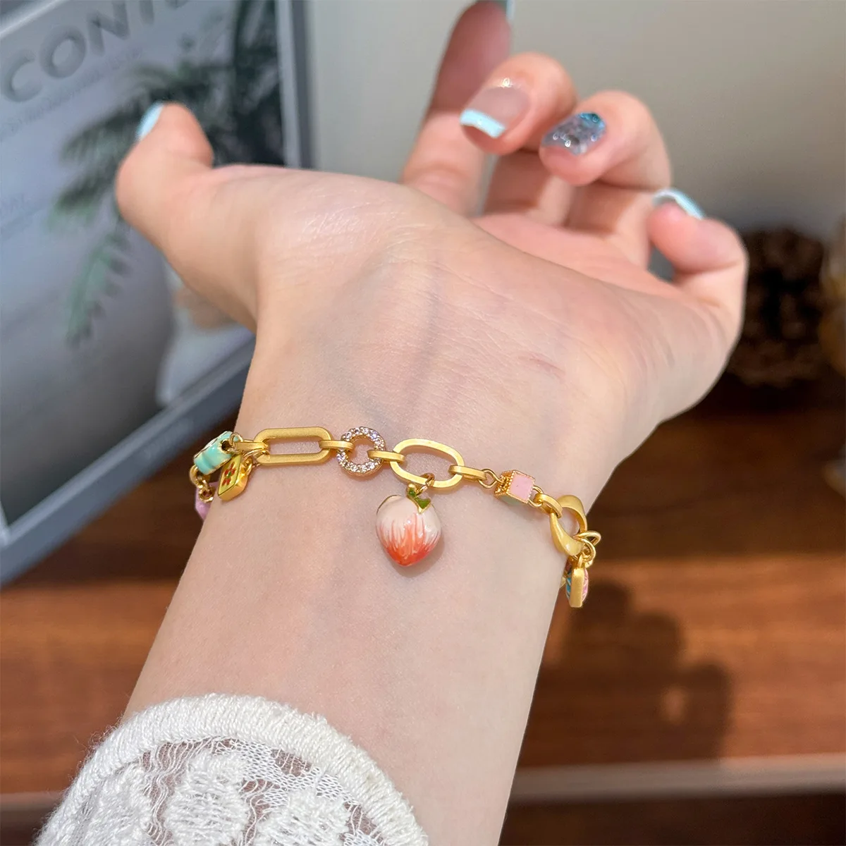 

Fashion Chain&Link Bracelets Women Luxury Peach Flower Enamel Charms Girl Bracelet Gold Color Adjust Wristband Jewelry