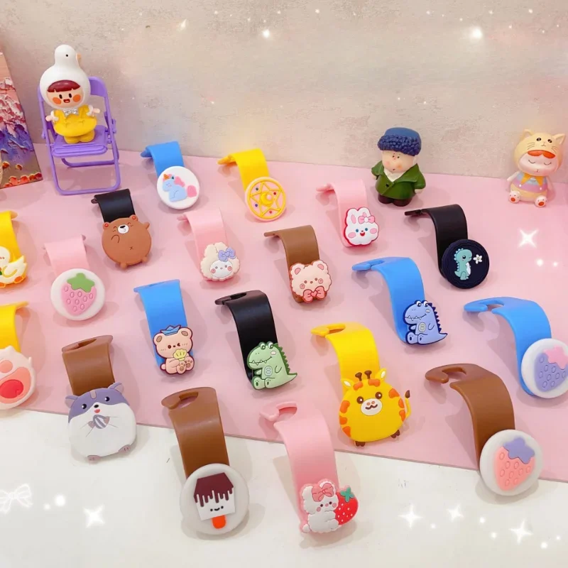 خطاف مدمج مثبت على السيارة مع نمط كرتوني إبداعي للسيارة، مطاط ناعم للاستخدام في السيارة، خطافات مسند الظهر لمقعد السيارة الخلفي