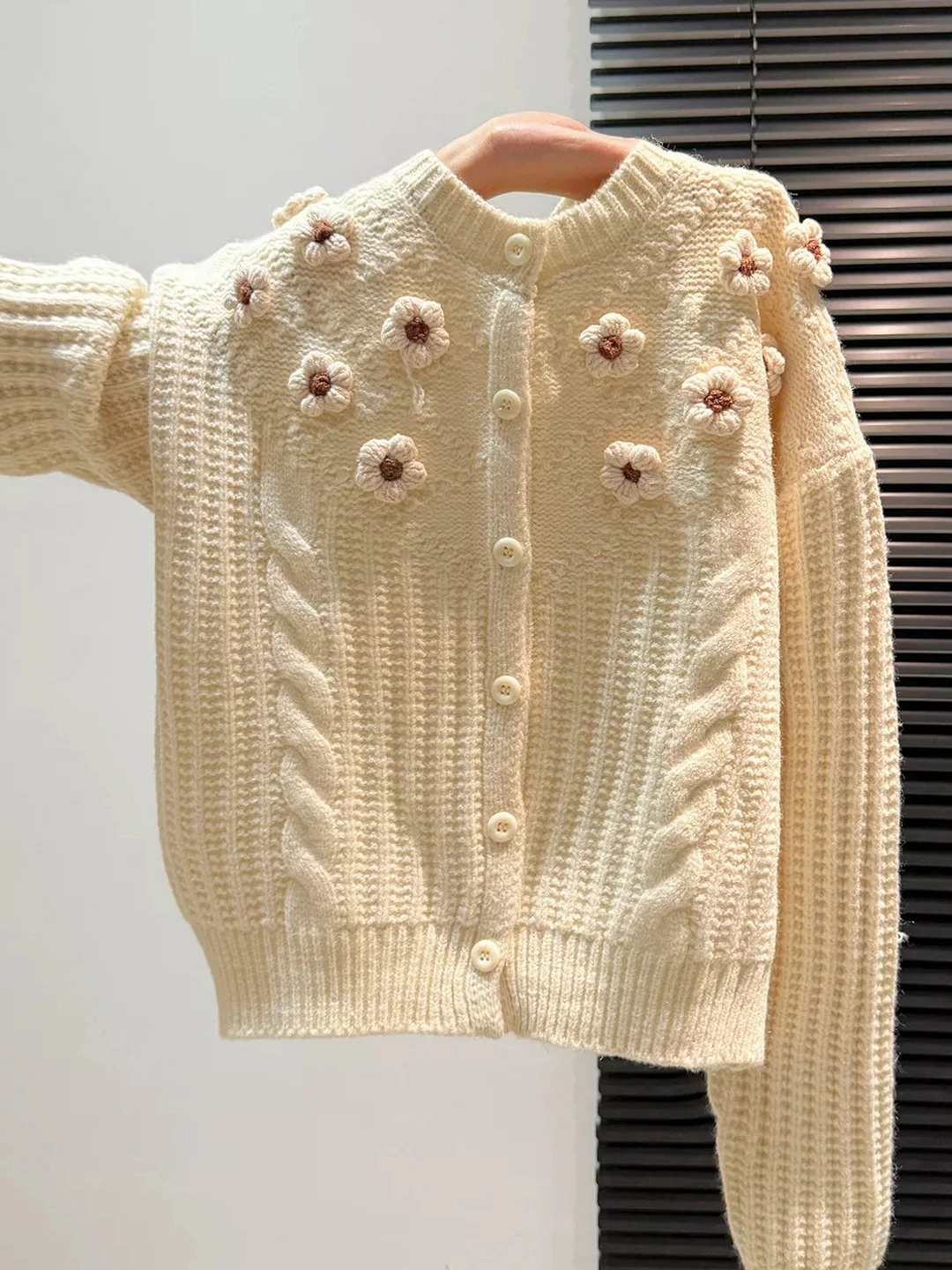 Pull en tricot torsadé rouge p - Embroidery Unique Design avis et prix