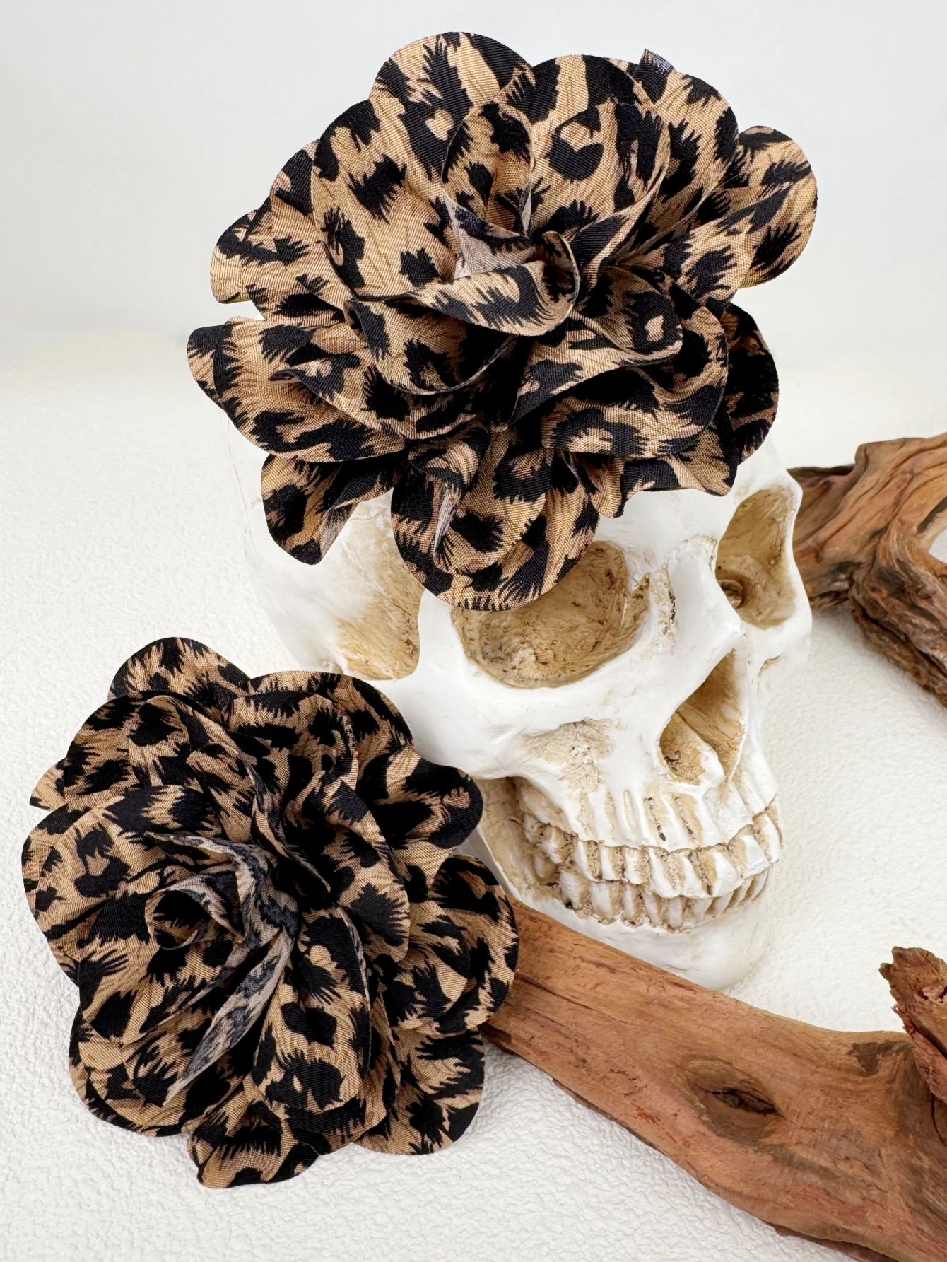 2 fashionable and sexy leopard print flower shoe buckle DIY decorations, suitable for shoes with holes and sandals