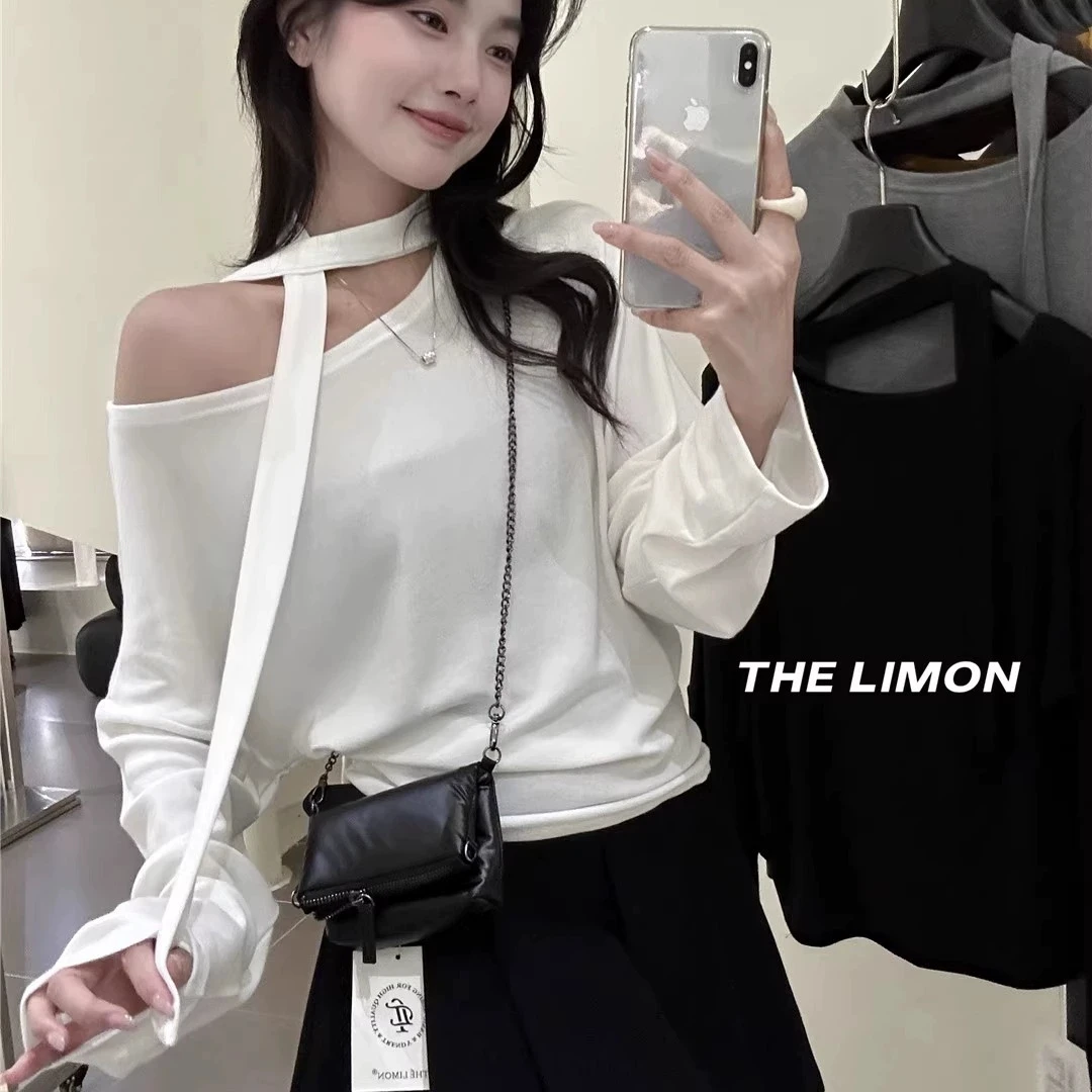Korean contrasting color one-shoulder short-sleeved T-shirt for women 2025 summer new irregular knitted top