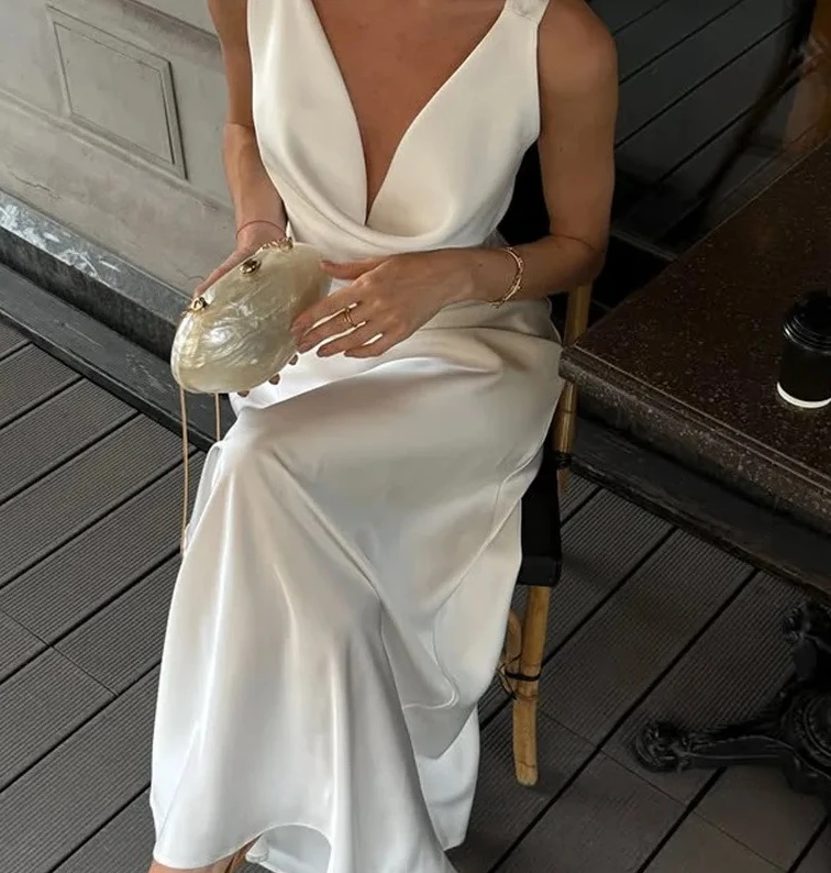 فساتين نسائية طويلة بدون أكمام على الطراز الفرنسي بياقة على شكل V من الساتان فستان سهرة فاخر وأنيق للحفلات فستان عيد ميلاد بتصميم رقيق