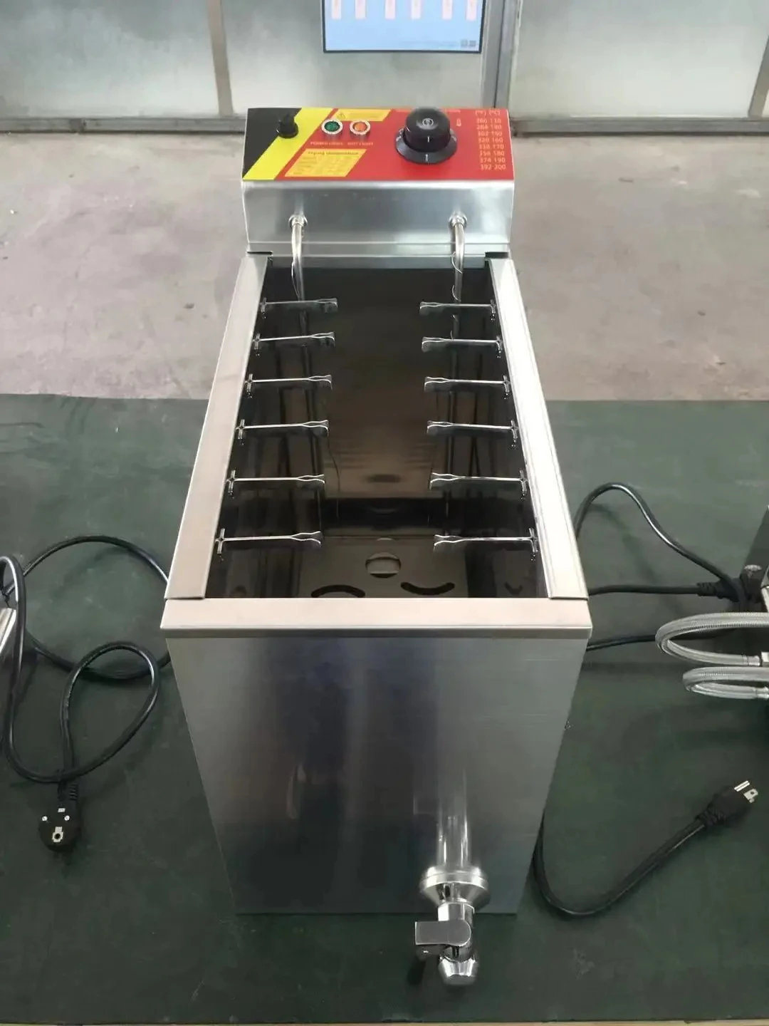 3KW Commercial Automatic Cheese Hot Dog Sticks Fryer Electric Korean Mozzarella Corn Dog Fryer Machine 21L Electric