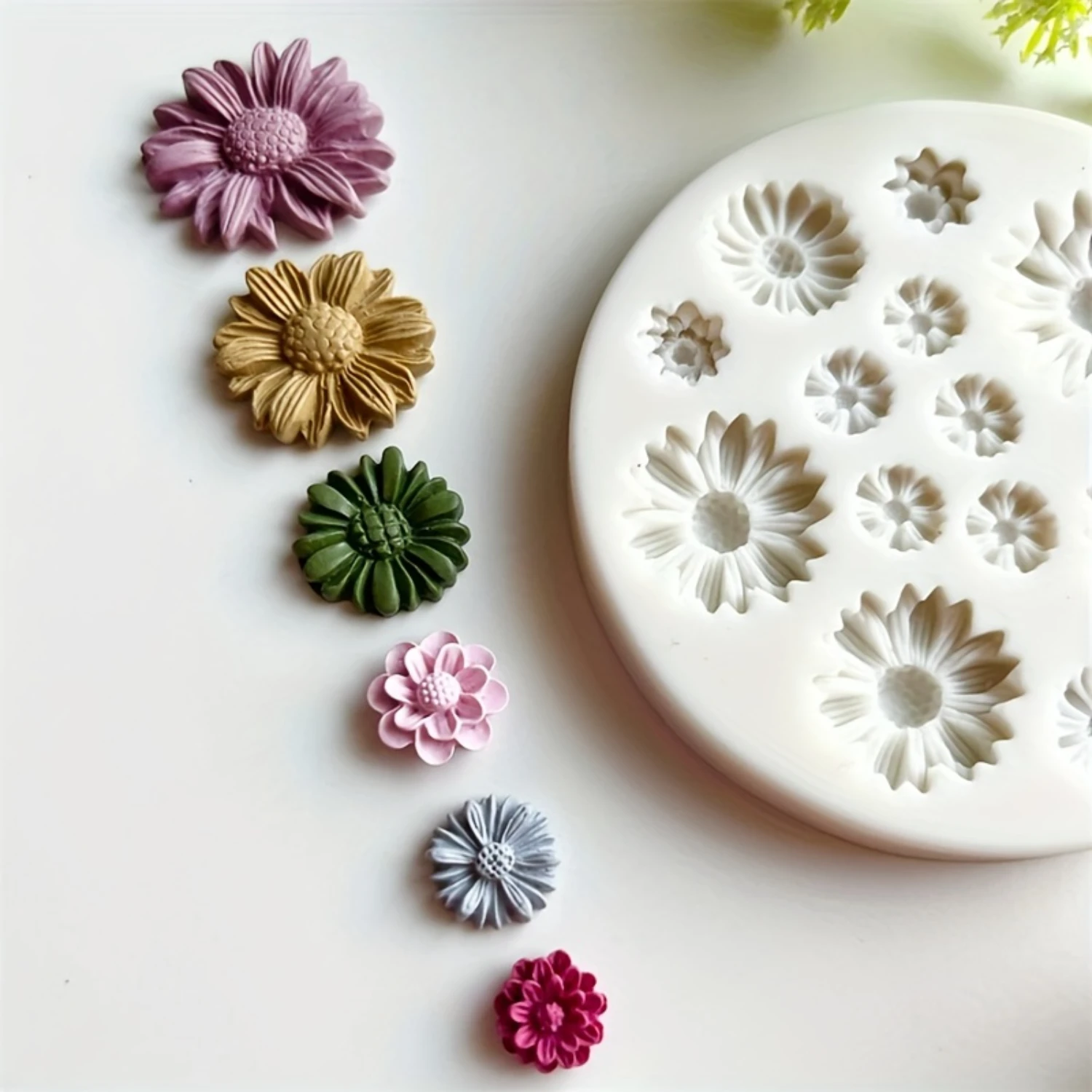 1pc Flower Silicone Mold - Perfect for Polymer Clay Jewelry, Earrings & Pendants, DIY Candy & Chocolate Baking Lotion applicator