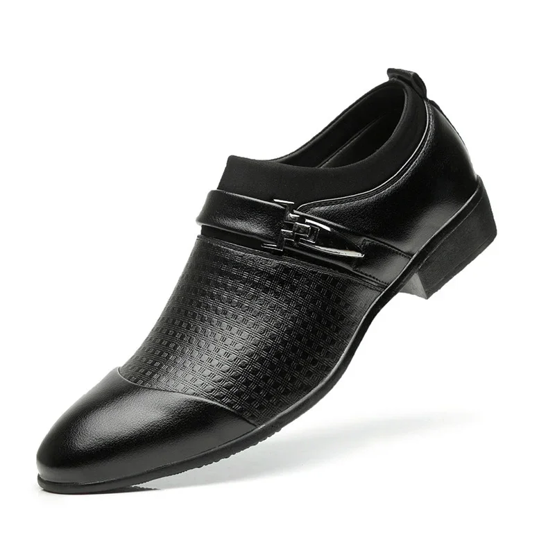 Dedo apontado masculino couro envernizado sapatos Oxford, deslizar sobre, vestido, negócios, formal, plus size 38-48, nova marca, 2024