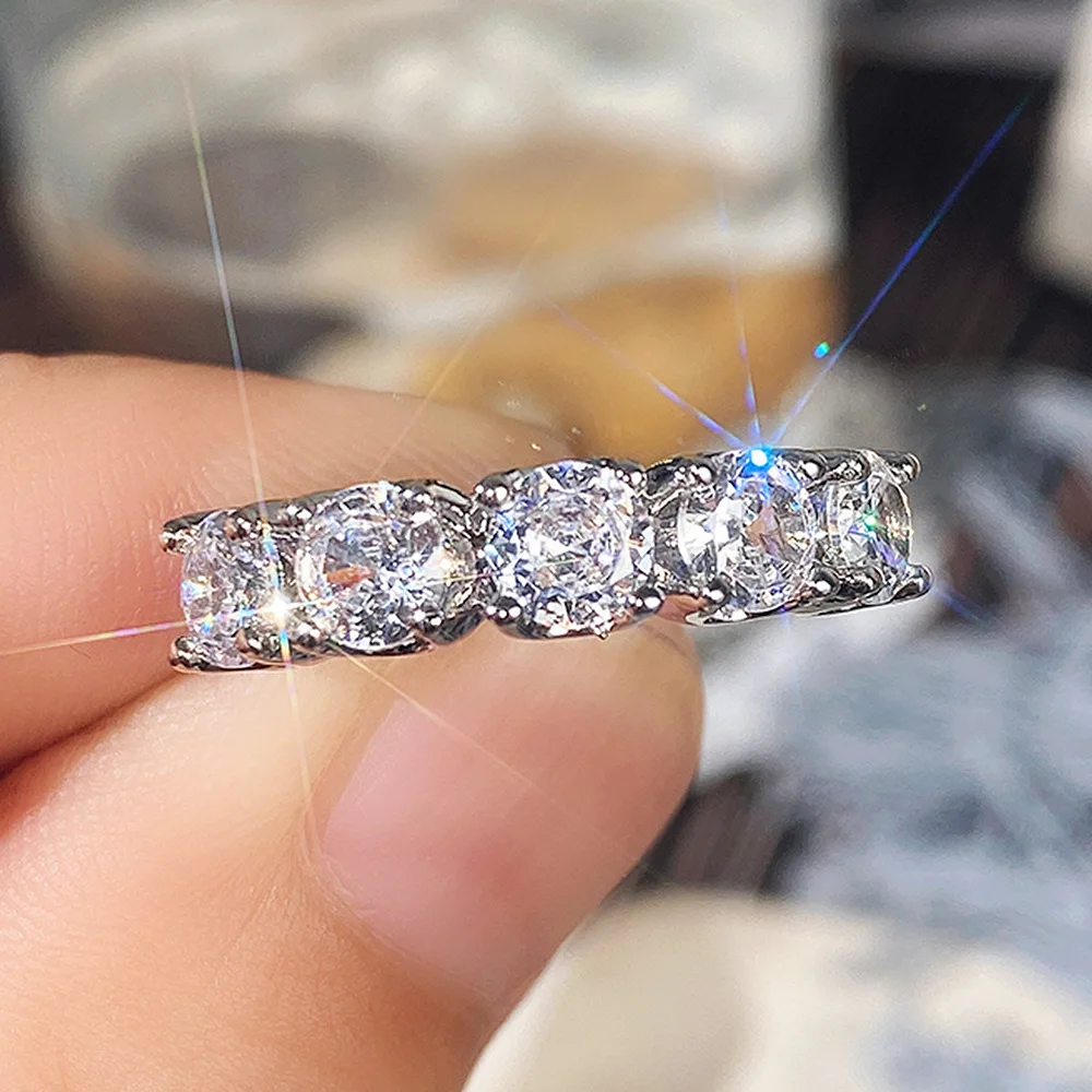 Women's Single Row Lab Moissanite Ring, Elegant Design