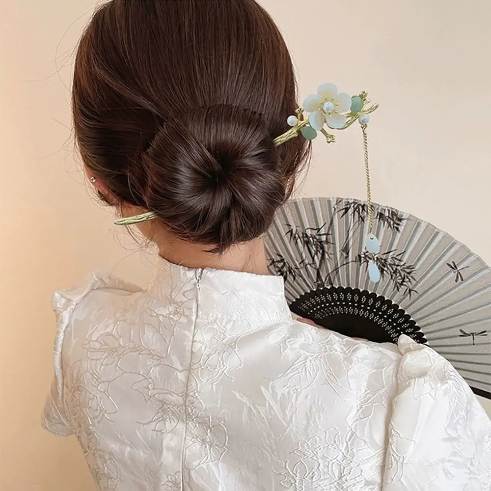 

1Pcs Ancient Style Lotus Lantern Hairpin Chinese Style Glowing Hair Stick Palace Lantern Flower Tassel Hair Insert Women