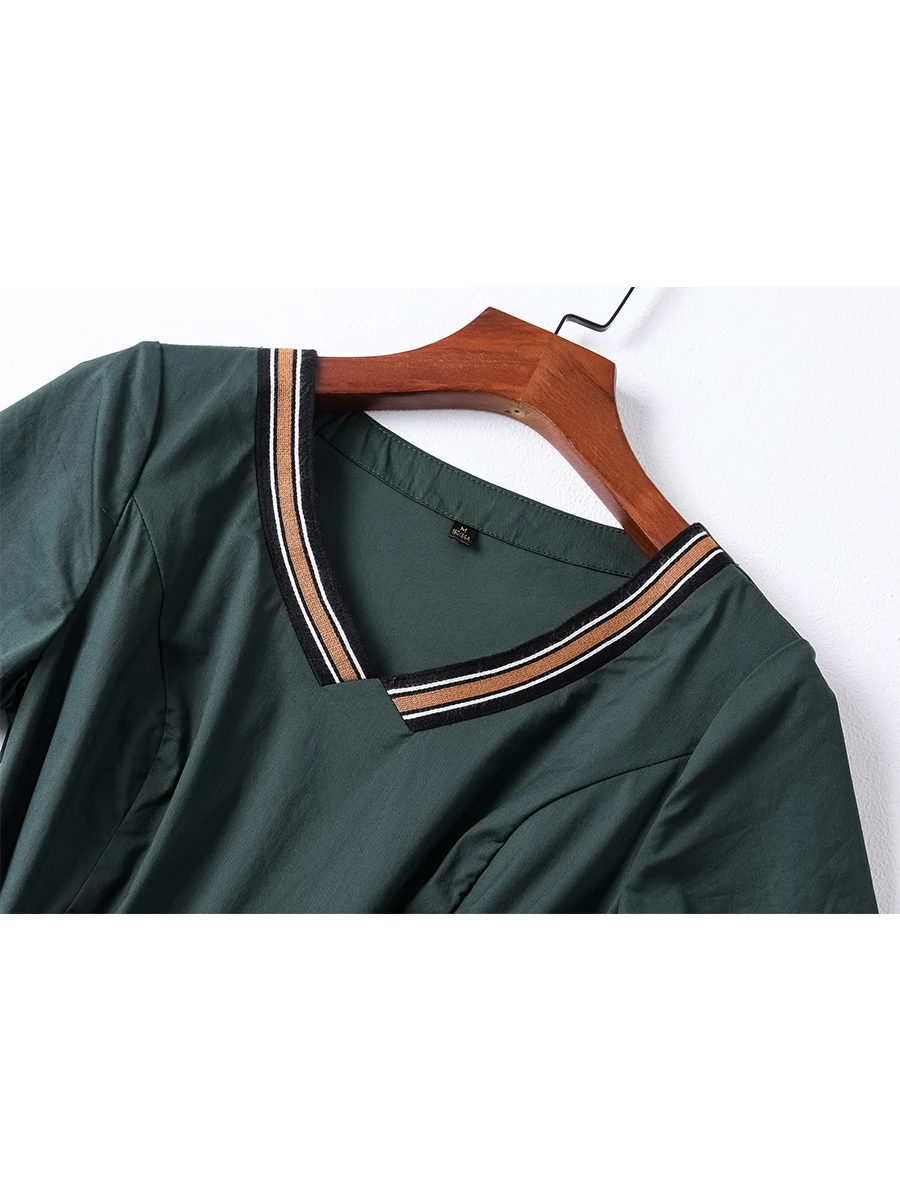 فستان نسائي صيفي كاجوال بقصة A-line وياقة على شكل V وأكمام قصيرة، تصميم أنيق يبرز الخصر، لون أرجواني، من متجر رايس للملابس