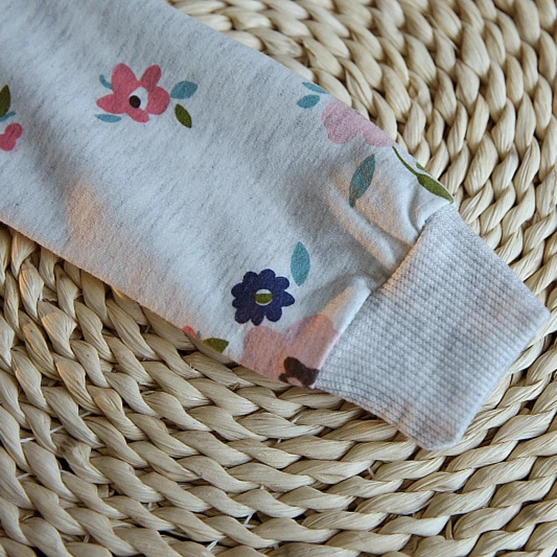 جديد الكورية نمط الفتيات قاعدة قميص الأطفال جولة الرقبة البلوز طويلة الأكمام أعلى لطيف الأزهار المطبوعة نمط طفلة أعلى