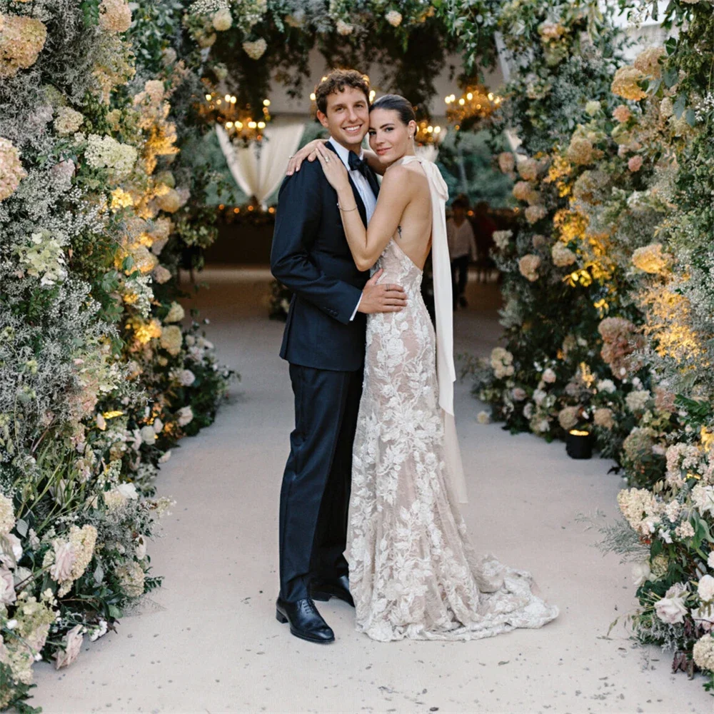 Elegante abito da sposa a sirena 2024 con scollo all'americana e perline in pizzo senza schienale, abito da sposa con strascico per le donne