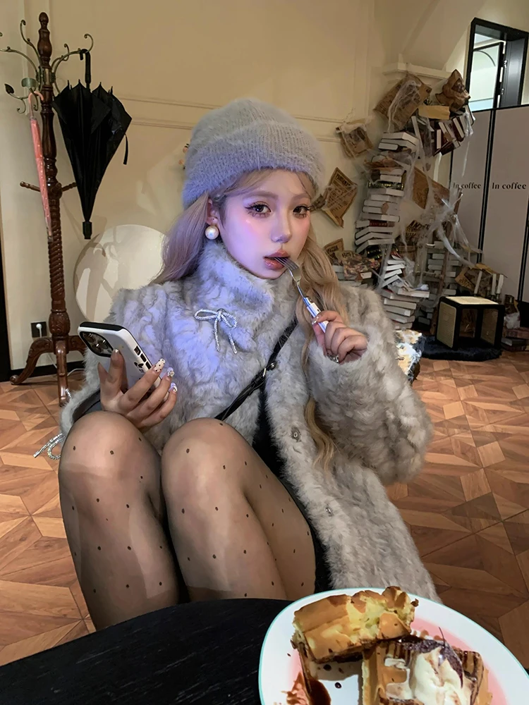 

Lamb Wool Jacket Dark Green Woman Twill Diagonal Weave Slant Texture Slope Pattern Incline Design Grade Motif Pitch Arrangement