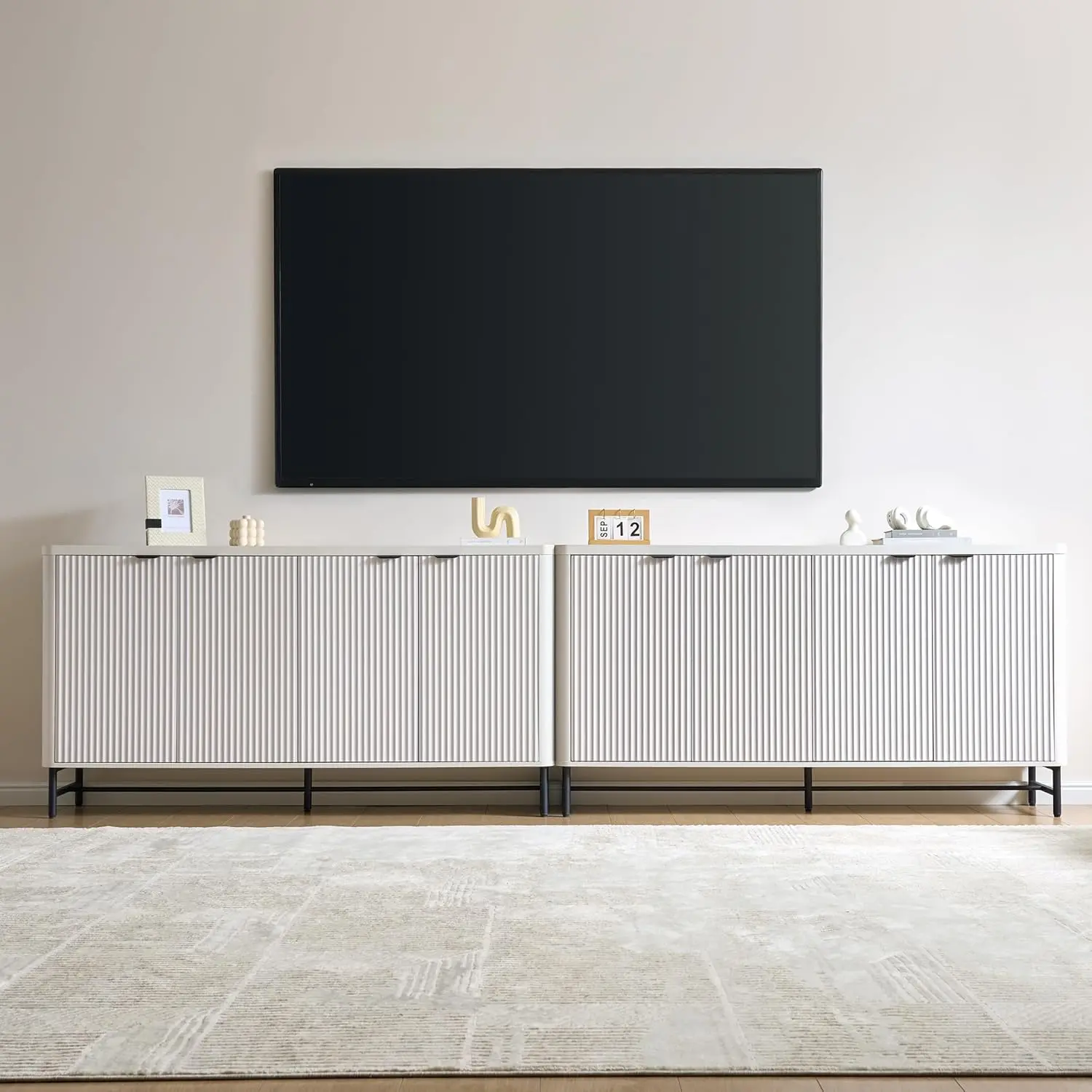 خزانة بوفيه جانبية كبيرة مع مساحة تخزين، طاولة وحدة تحكم بار القهوة ذات المزمر الحديث مقاس 65 بوصة مع أبواب وقابلة للتعديل