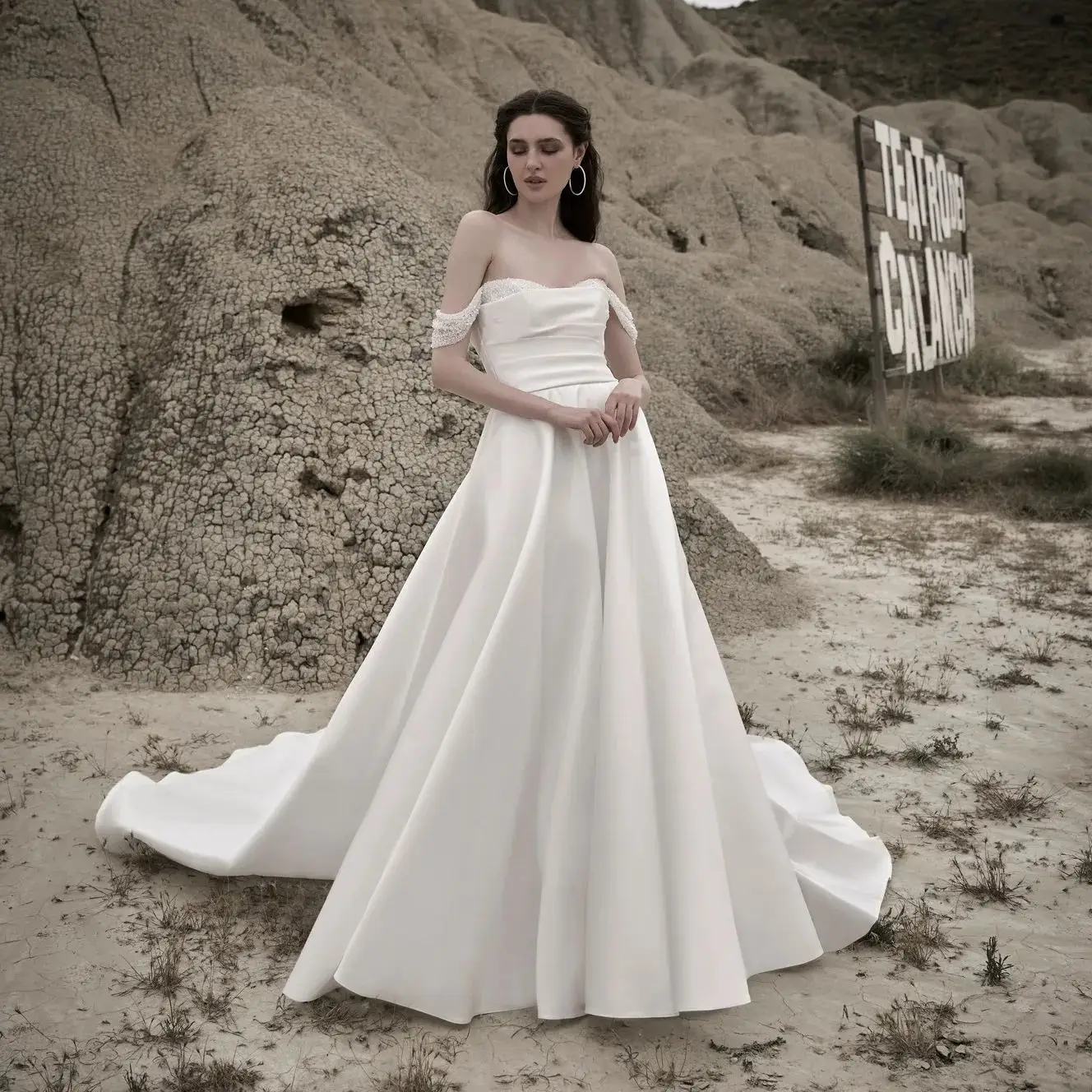 우아한 새틴 웨딩 드레스 오프 숄더 라인 Vestidos De Novia 구슬 Boho 신부 가운 맞춤형