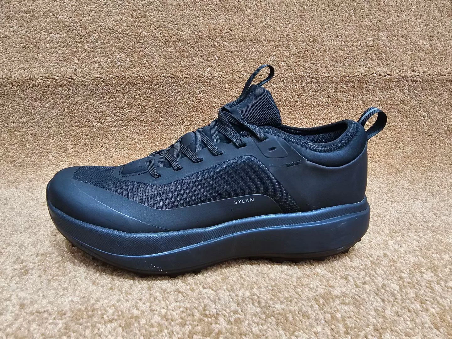 

Кроссовки для бега по пересеченной местности. Удобные и прочные кроссовки. Универсальные кроссовки унисекс для походов и кроссовки для бега по пересеченной местности.