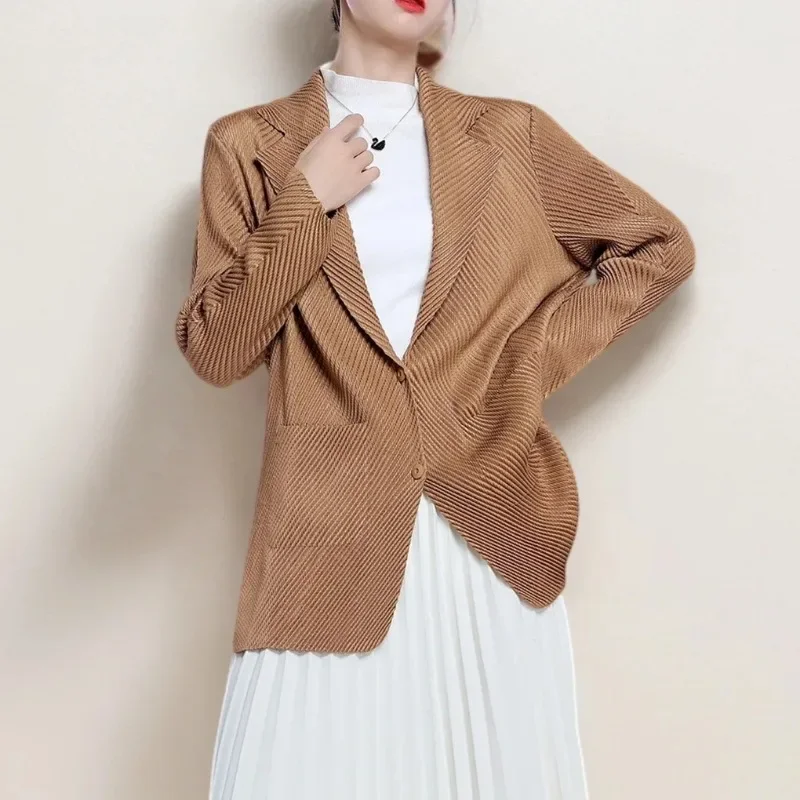 GGHK Women Blazer Pleated Lapel Single-breasted Long-sleeved Solid Color Retro Design Loose Stretch Fashion Casual Jacket