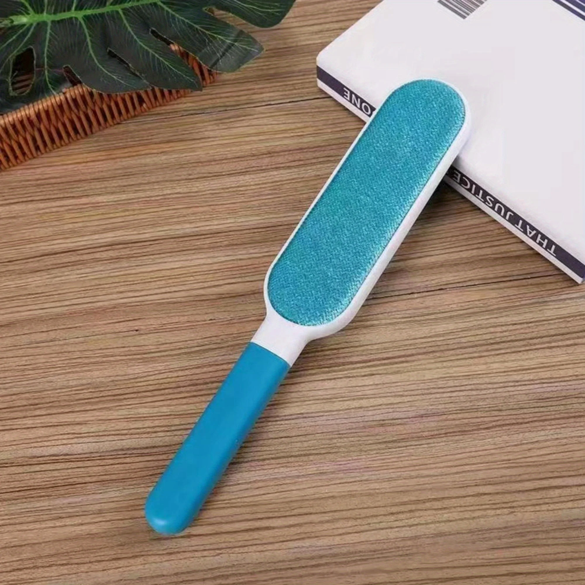 Double-Sided Lint Remover Brush, Plastic Material, Manual Operation, No Electricity Needed - Pet Hair & Dust Cleaning Tool