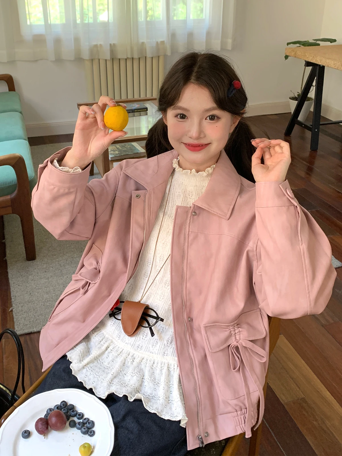 Jaqueta de Couro Rosa com Design Solto e Gola Flip para Mulheres, Fechamento com Zíper, Manga Longa, Primavera e Outono