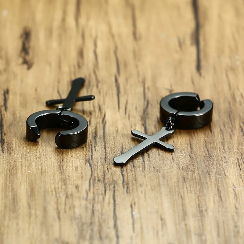 Edelstahl-Ohrring mit Kreuz-Charm für Jungs- und Herrenschmuck – Detail 13
