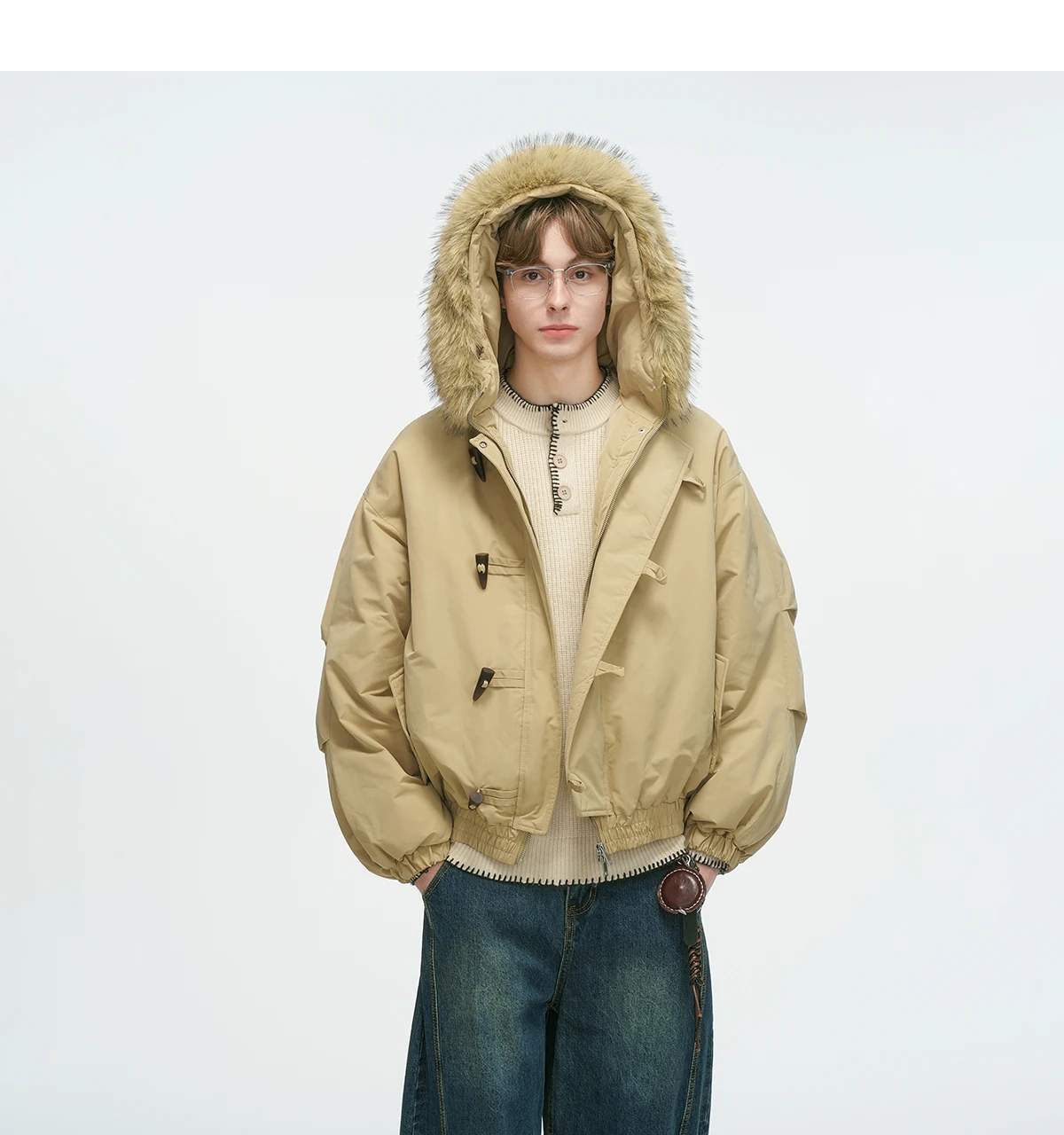 سترات بقلنسوة وياقة من الفرو الصناعي على الطراز الأمريكي على الموضة للرجال والنساء لشتاء 2025 سترات جديدة سميكة بأكمام طويلة #4