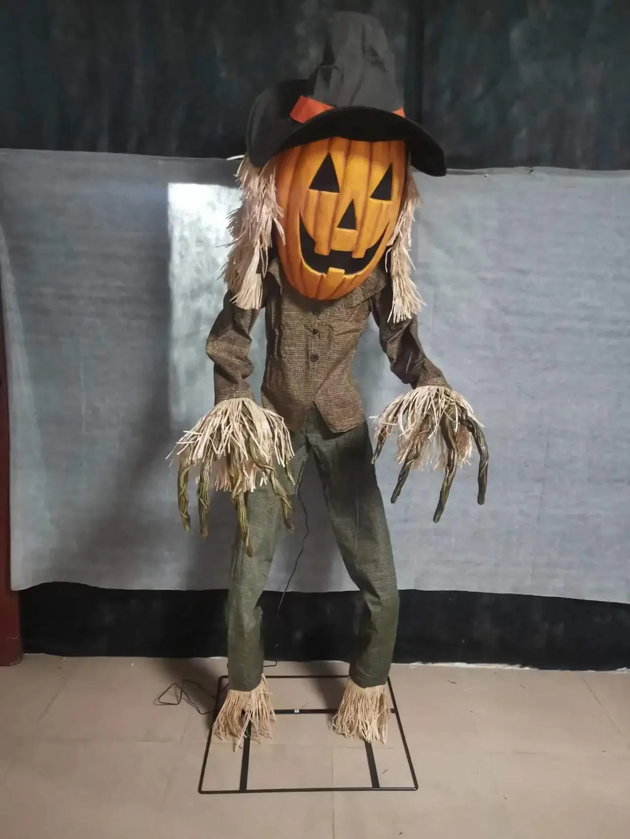 

Halloween new pumpkin scarecrow electric pumpkin ghost amazon explosion haunted house decoration scene props