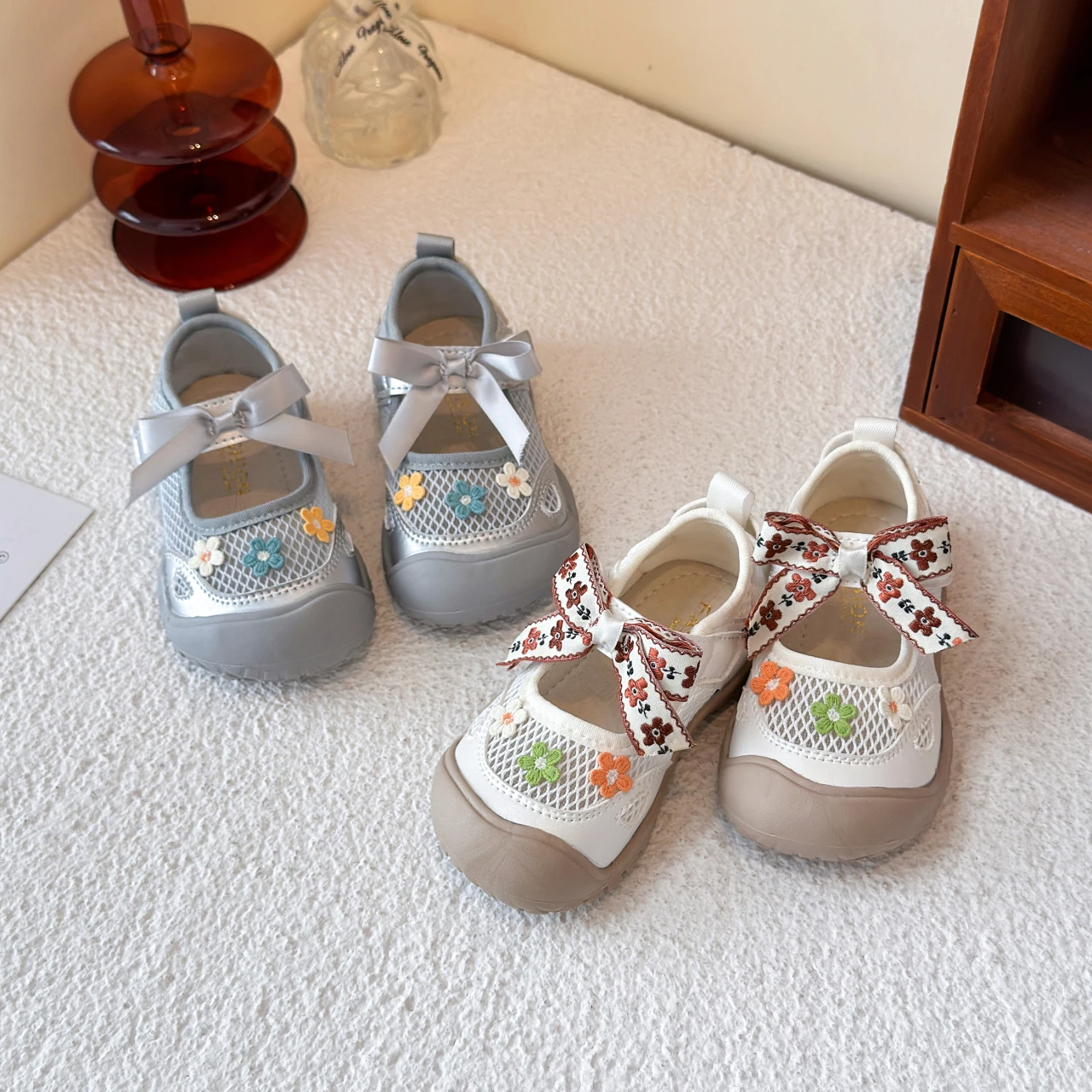 

Girls Casual Shoes Hollowed-out Non-slip Kids Sandals Toes Capped Anti-kick 2026 Summer New Children Beach Shoes Mesh Breathable