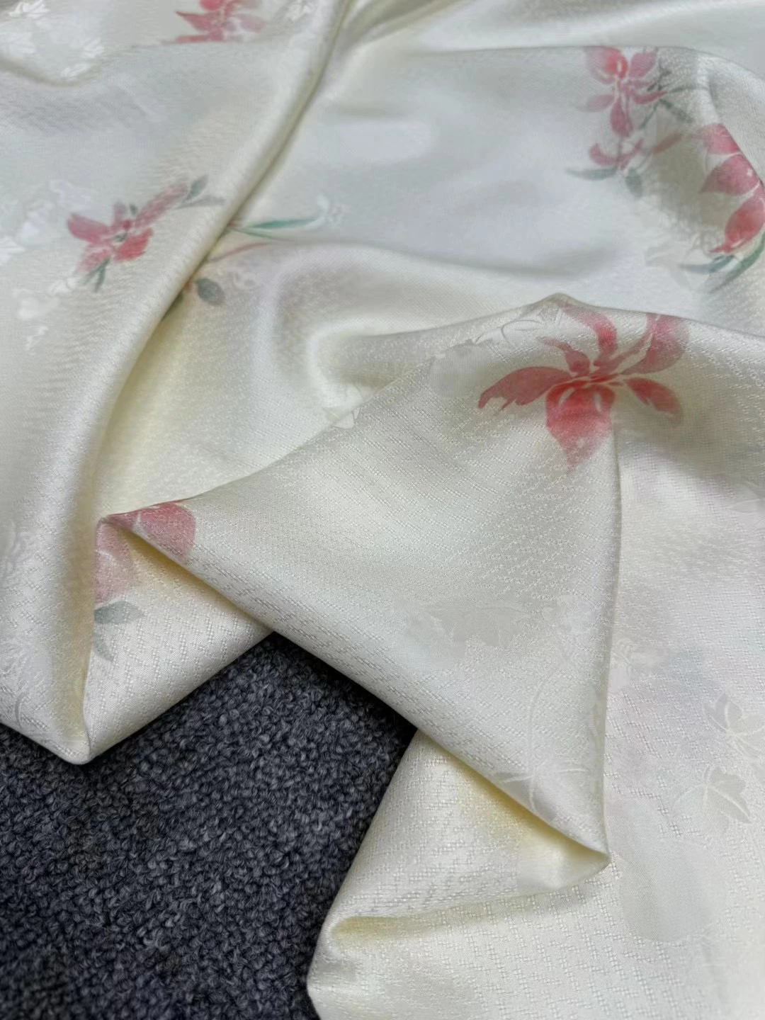 100% Silk Jacquard Twisted Rose Silk Fabric Cheongsam Dress Fabric 19momme