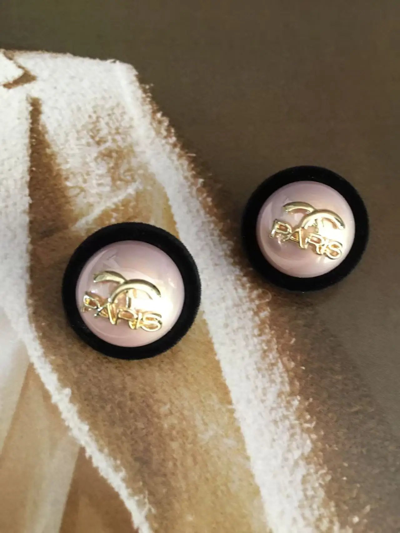 Best Sellers Luxurious pearl luster 2.3 * 2.3 cm earrings, French high-end earrings, simple and elegant temperament earrings