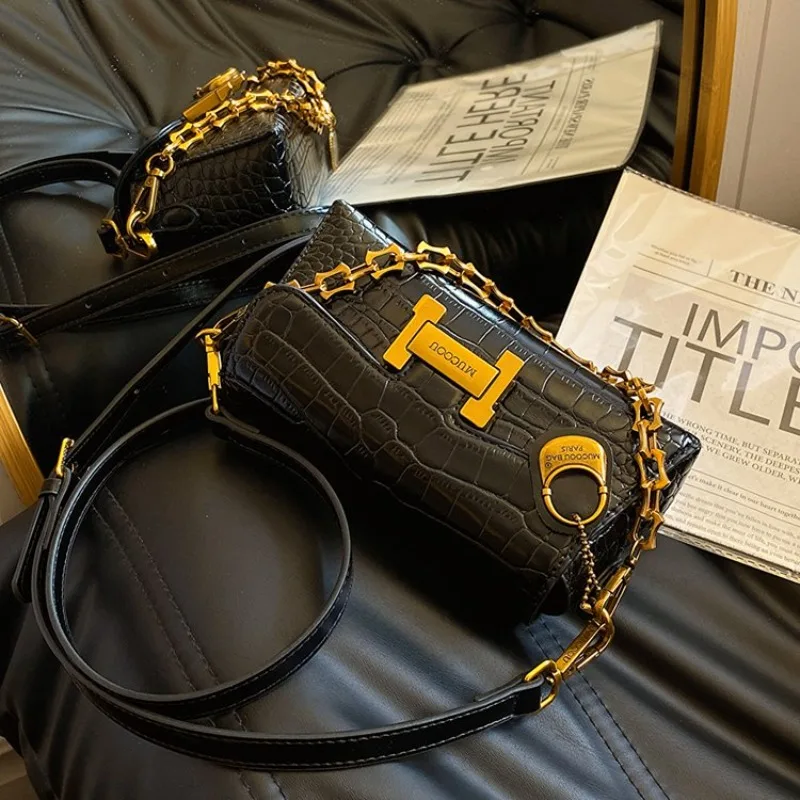 

Contemporary 2025 New European Style Handbag - Fashionable Light Luxury Creative Crossbody Bag for Sophisticated Ladies