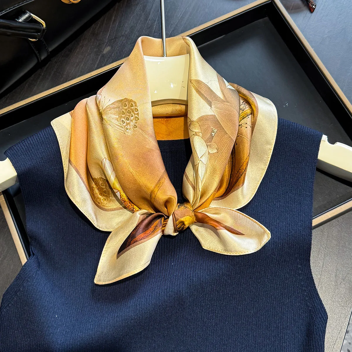 ผ้าพันคอผ้าไหมหม่อน 100% สําหรับผู้หญิงผ้าคลุมไหล่ Foulard ผ้าพันคอ Pashmina Neckerchief หญิง Hijab ผ้าพันคอฤดูใบไม้ผลิแฟชั่น bufanda