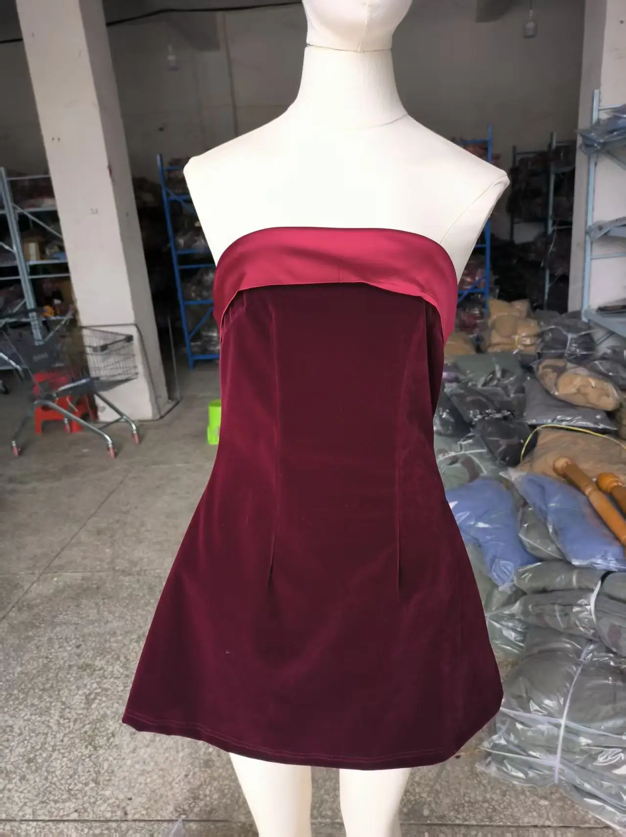 2026 Winter neue Damenmode sexy, auffälliges, rückenfreies, schulterfreies Tube-Top-Kleid für Frauen – Detail 8