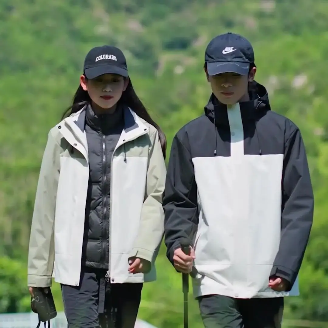 سترة نسائية مقاومة للرياح مقاومة للماء 2025 ملابس خارجية شتوية جديدة واقية عصرية متعددة الاستخدامات للتنقل معطف 2 في 1