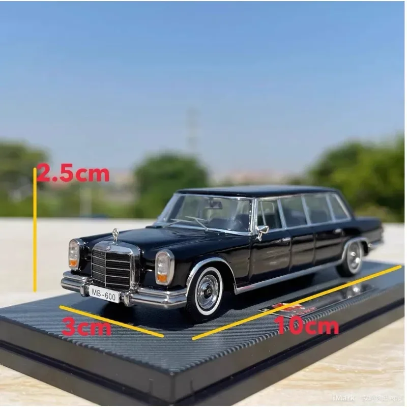 1:64 Mercedes-Benz Pullman 600 diecast alloy car model, children\'s collection of decorative toys, holiday gifts for friends.