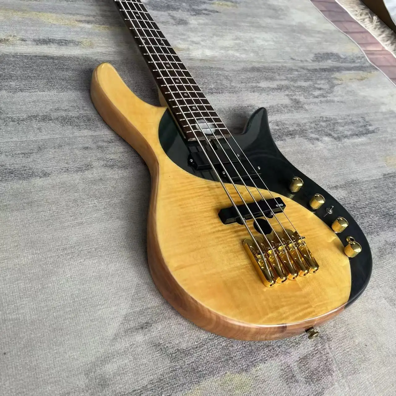 In stock, 5 strings, yin-yang butterfly electric bass, factory photos, can be shipped according to orders, free home delivery