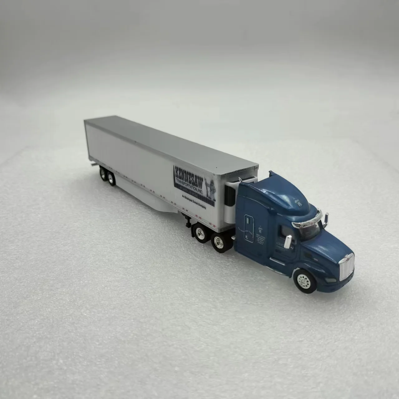 Slightly Defective 1:87 Scale Peterbilt 579 SC With 53VAN Trailer Model Fan Collection Home Decoration Ornaments