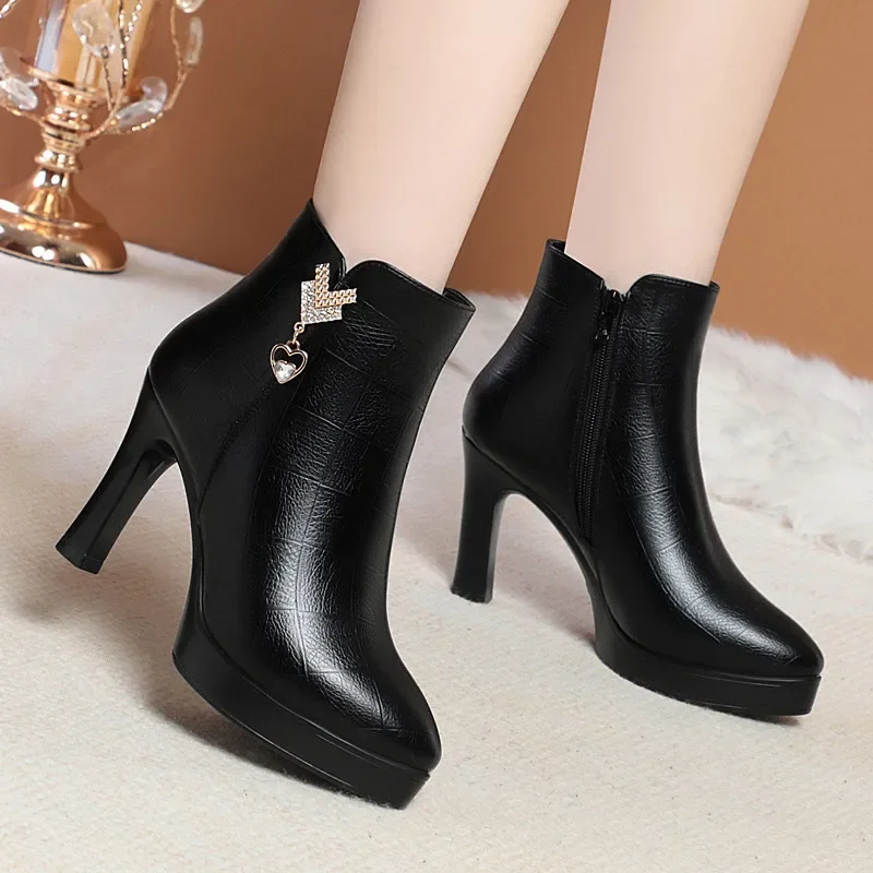 9 cm Wygodne, miękkie, skórzane, ciepłe buty zimowe dla kobiet Platforma Botas 2024 Block High Heels Ankle Boots for Office Mom Model