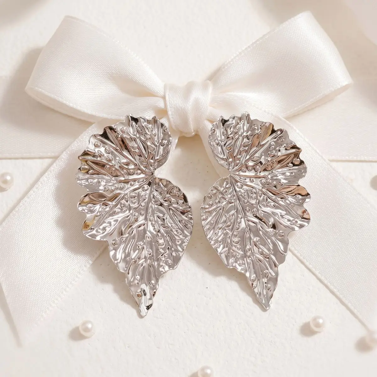 Cross-border wholesale trend three-dimensional high-end leaf earrings personalized exaggerated metal engraving cold stud earring