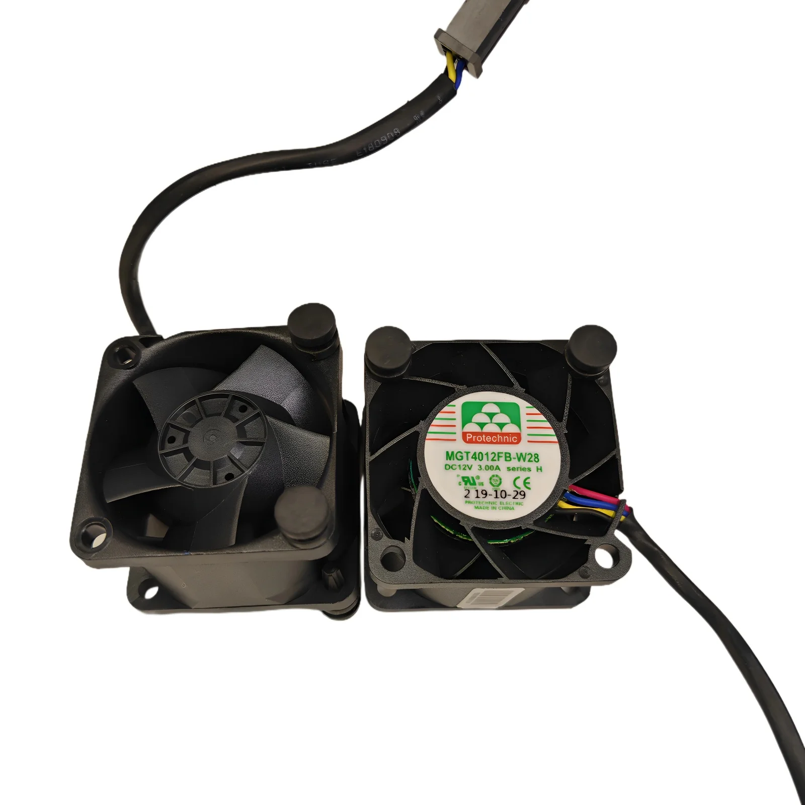 

Для MGT4012FB-W28 40 мм x 40 мм x 28 мм DC 12 В 3,00 А 4-проводной ШИМ высокоскоростной охлаждающий вентилятор для сервера 2599200