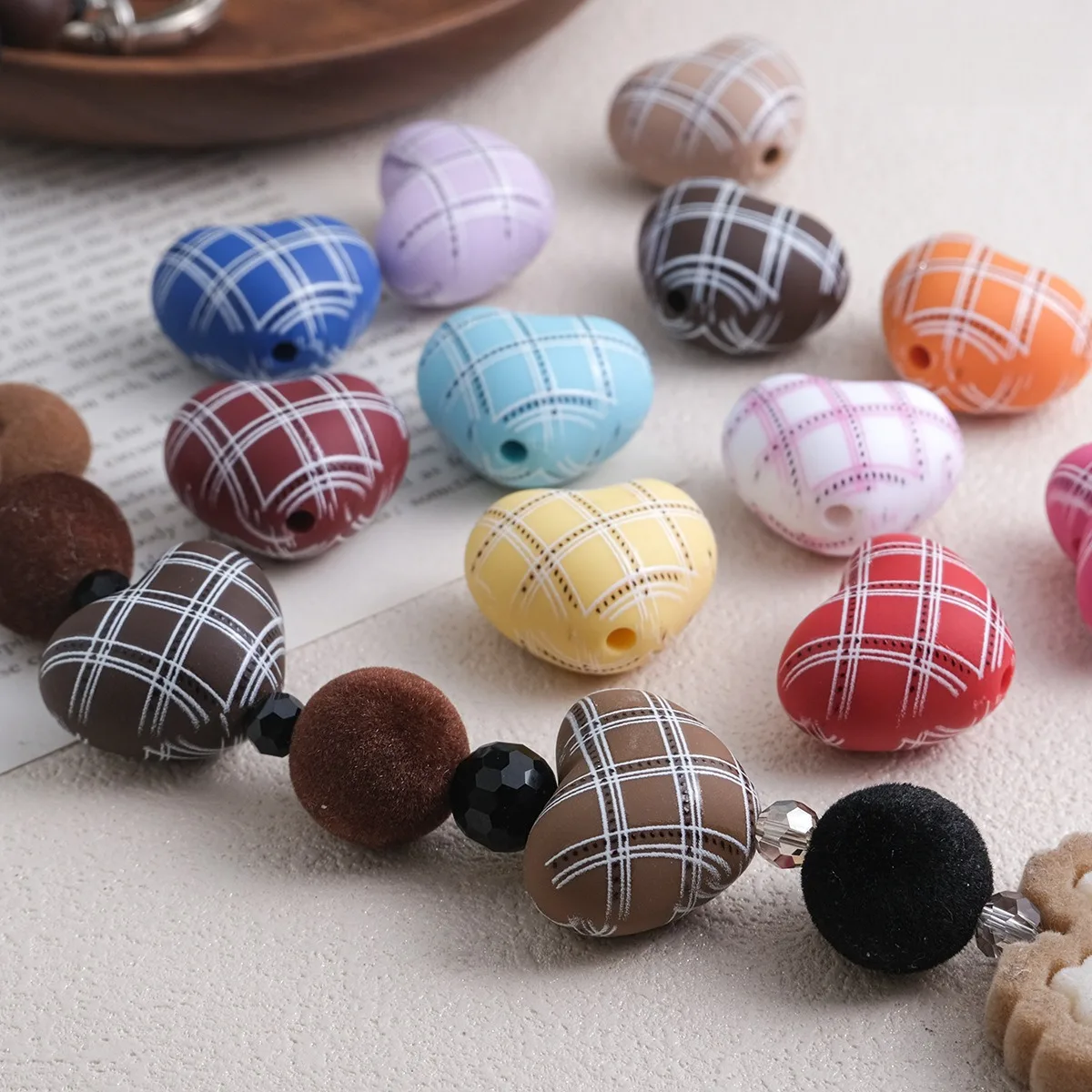 10Pcs Cute Plaid Love Heart Acrylic Resin Beads Through Hole Decor DIY Bracelet Necklace Phone Jewelry Making Crafts Supplies