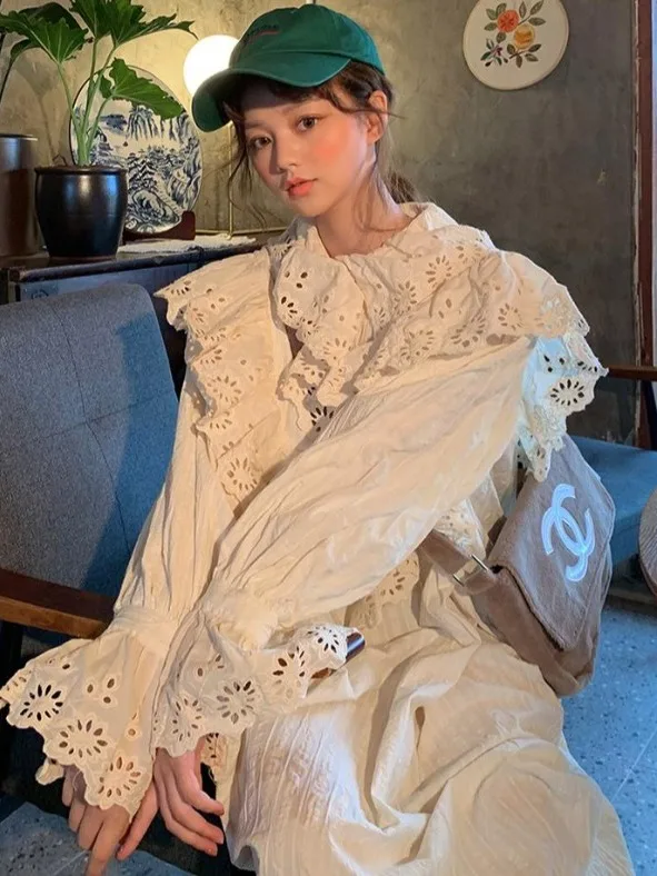 레트로 코트 스타일 속이 비치는 자수 주름 밑단 디자인 텍스처 벨 슬리브 드레스 여성 패션 가을 시크 드레스