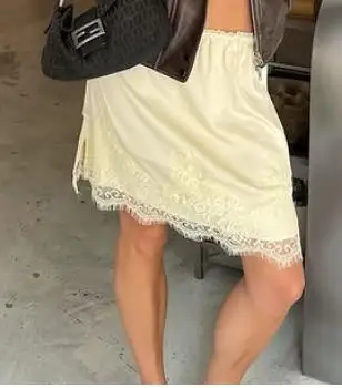 Femmes Sexy taille haute Satin Mini jupe blanc rouge Chic Streetwear été taille élastique mince jupe filles chaudes décontracté Simple