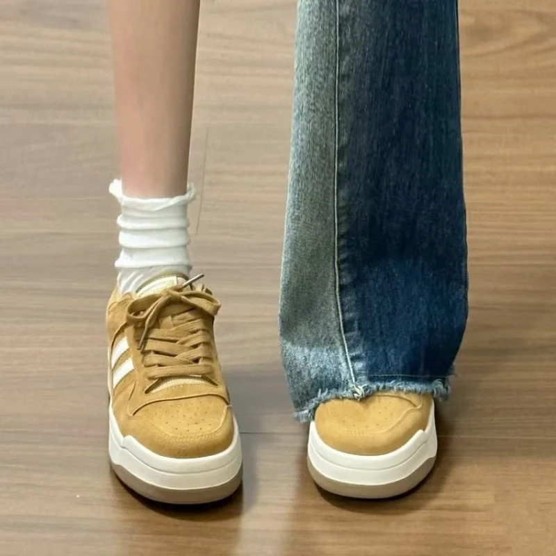 2025New الخريف سميكة سوليد تنوعا أحذية رياضية كاجوال الارتفاع زيادة أحذية رياضية للنساء