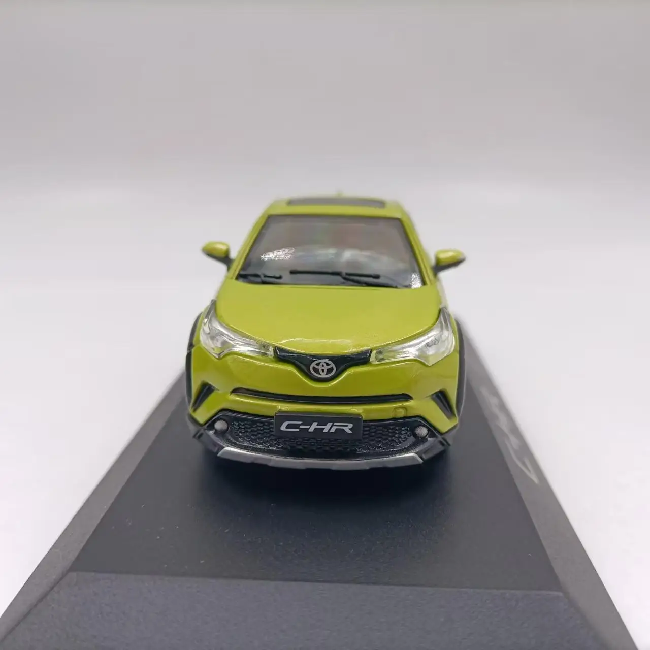 GAC Toyota C-HR Legierungsautomodell im Maßstab 1:43 zum Sammeln, Spielzeug, Geschenk, Souvenir, Display-Ornament