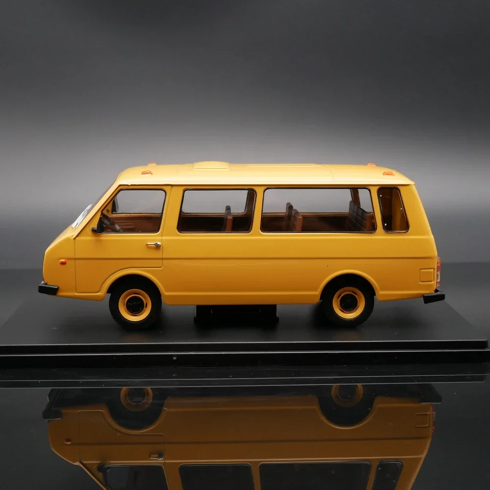 Diecast Ixo 1:24 Scale RAF-22038 Soviet Bus Simulation Alloy Car Model Collection Toy Gift Display Ornament