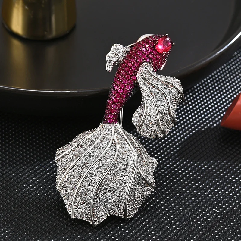 Luxury Cubic Zirconia Koi Brooch Pin Elegant Corsage Lovely Fish Animal Brooches for Women Accessories Pin Holiday Gifts Broche