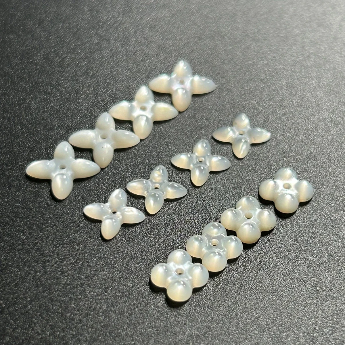Meisidian Natural White Mother Pear Shell Drilled Hole Clover Flower Beads Cabochon Gemstones