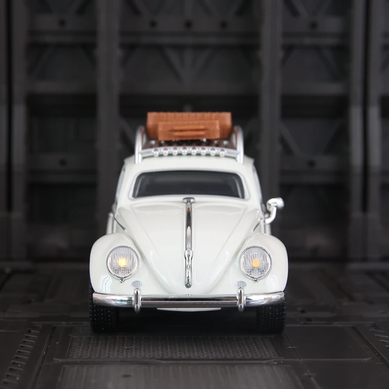 1:32 أبواب نموذج سيارة فولكس فاجن بيتل سبيكة على كلا الجانبين يمكن فتحها، ويمكن فتح غطاء المحرك الأمامي وباب صندوق السيارة