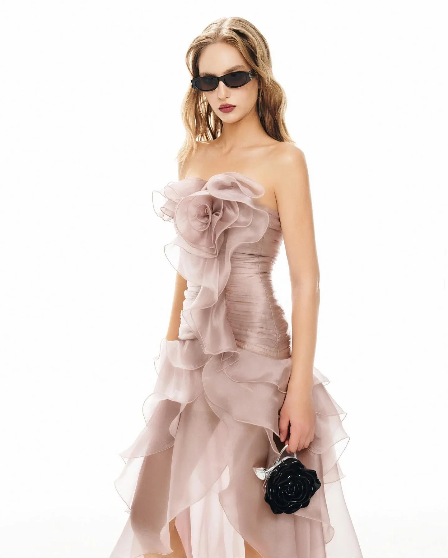 يتوهم الحرير كشكش قصيرة فساتين لحضور الحفلات الموسيقية الجانب الشق المتدرج فستان الزفاف ضيف مطوي زهرة المشاهير ارتداء البنفسجي ثوب رسمي مخصص